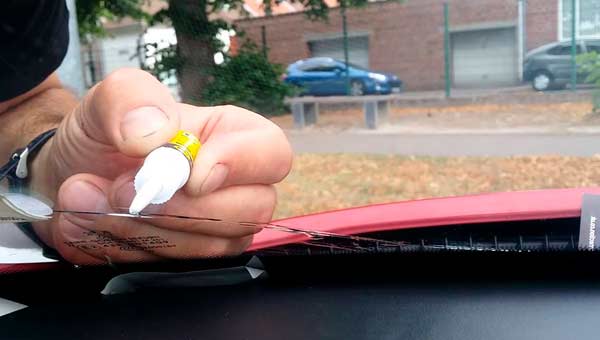 трещины на лобовом стекле автомобиля