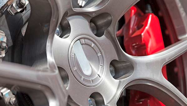 Зачем красить тормозные суппорты: практичность или понты?